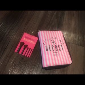 Victoria’s Secret makeup brush set